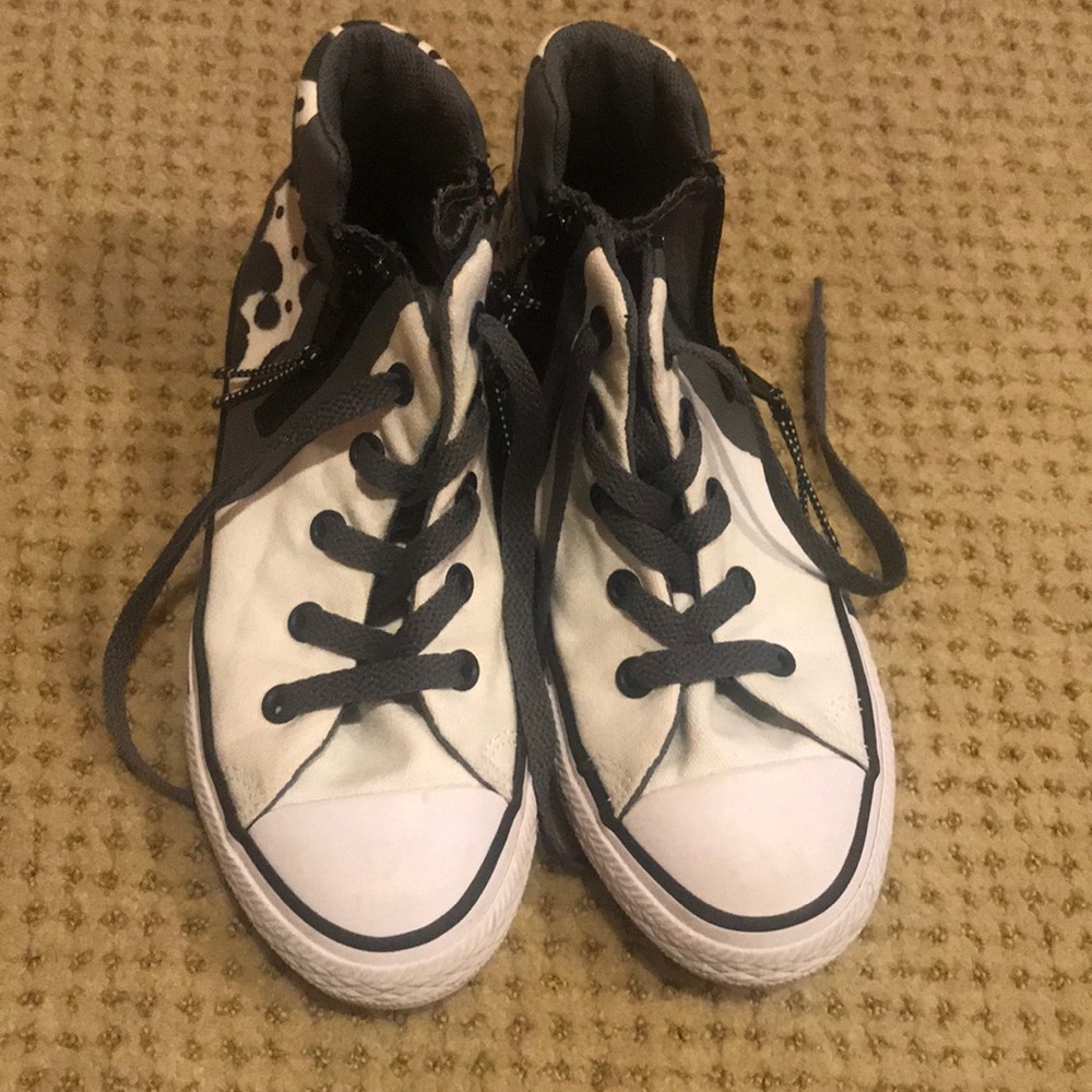 Converse - Picture 2 of 3